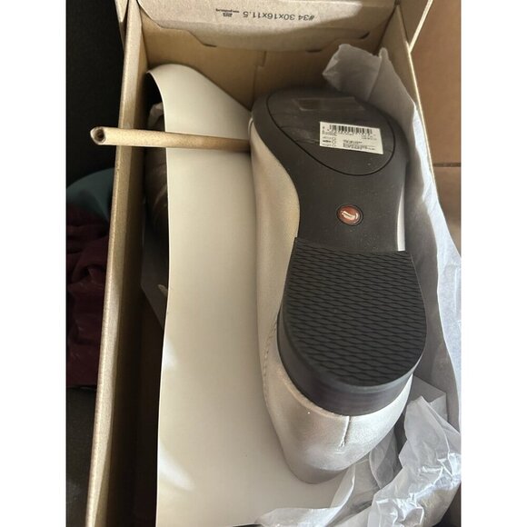 Carks Un Blush Wish Platinum Leather Loafer Slip On Closed Toe NWT 9.5 M - Picture 6 of 8